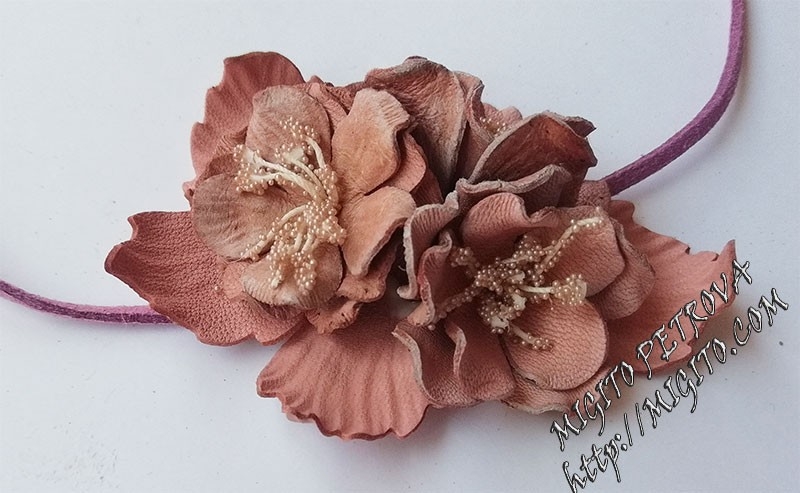 Ръчно изработено колие естествена кожа розово 