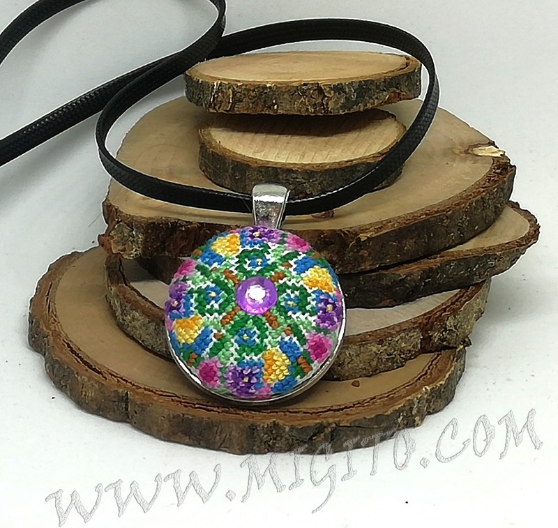 Hand-embroidered necklace with embroidery