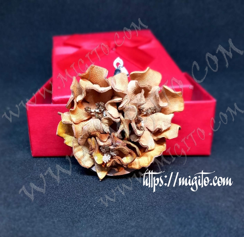 Колие от естествена кожа висулка