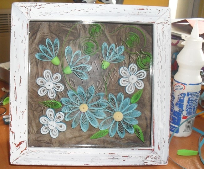 Frame with cracle quillig